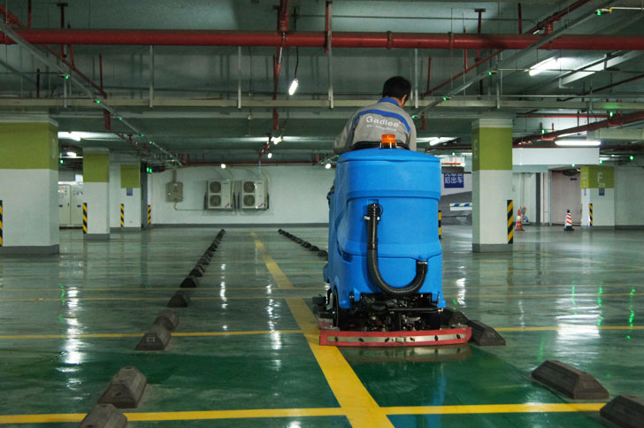 停车场清洁驾驶式华体(中国)